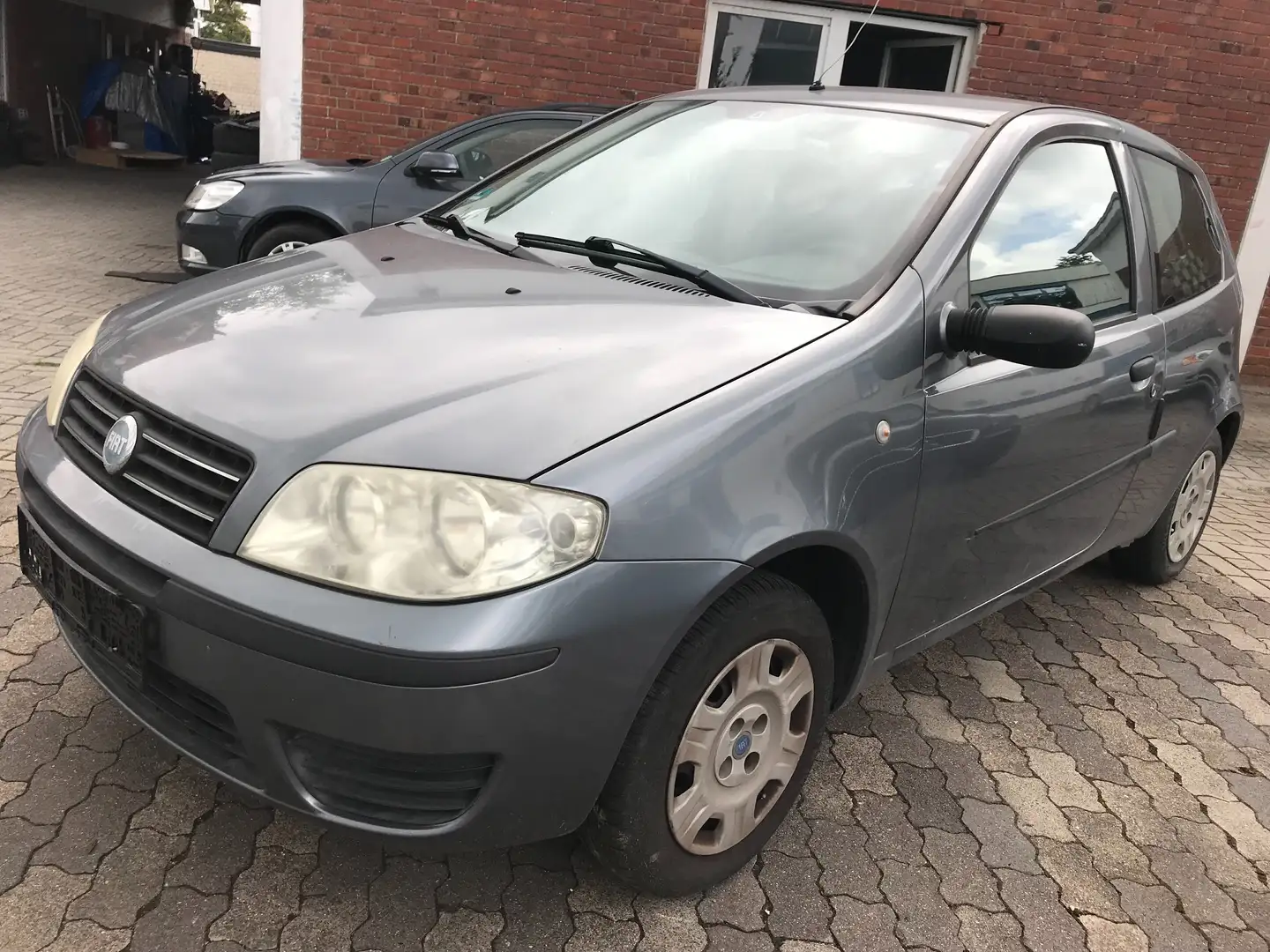 Fiat Punto 1.2 8V Gris - 2