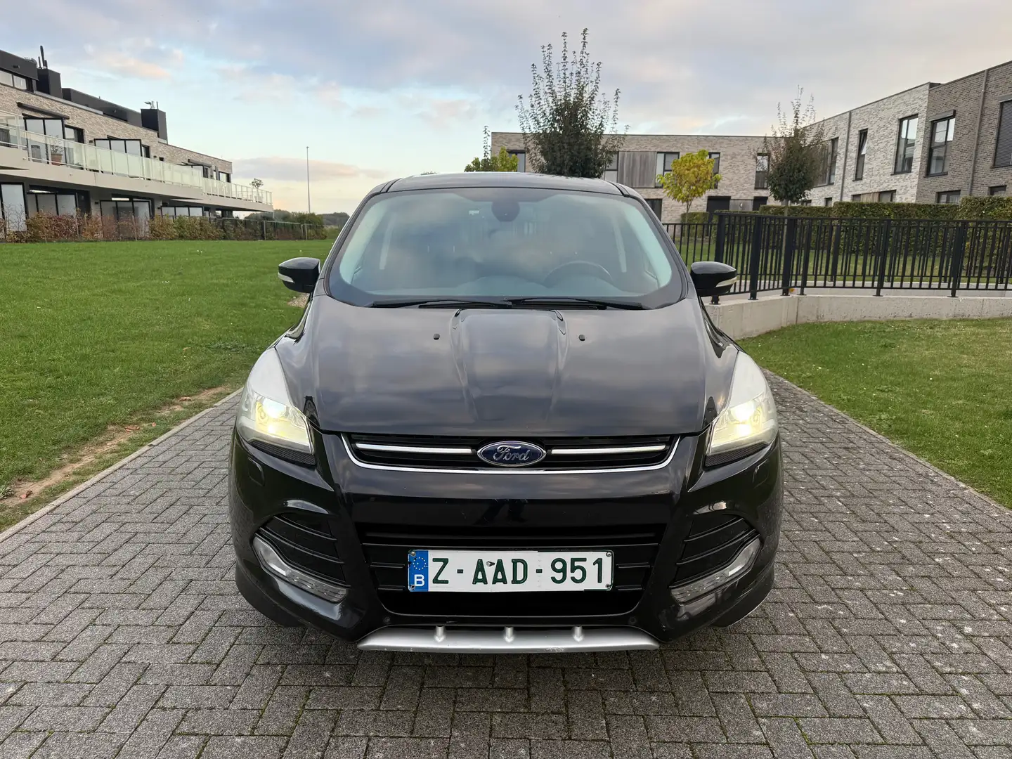 Ford Kuga Kuga 2.0 TDCi ECO 4WD Titanium+ PS Zwart - 2