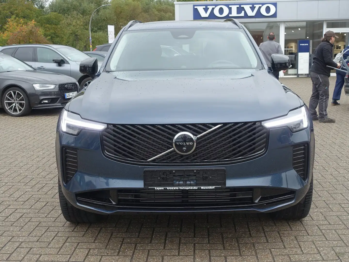 Volvo XC90 Plus T8 AWD Plug-in Hybrid/360°Cam/B&W/AHK Blau - 2