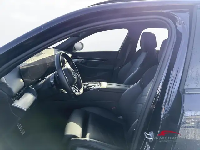 BMW 5 Series view 10