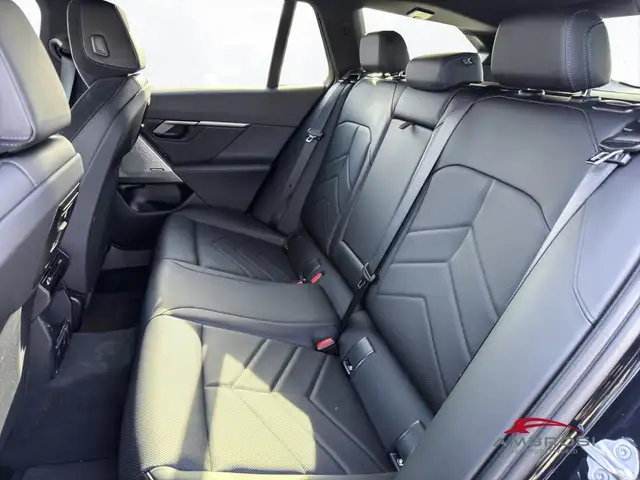BMW 5 Series view 11