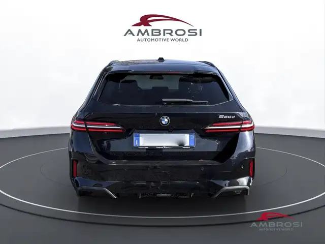 BMW 5 Series view 8