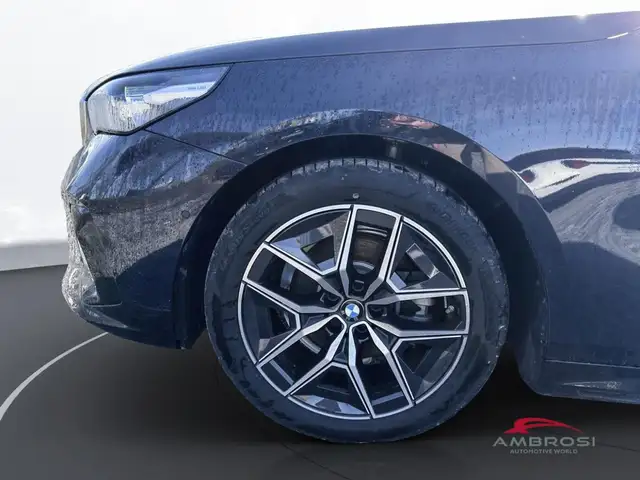 BMW 5 Series view 18