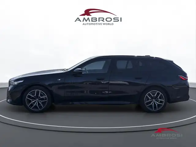 BMW 5 Series view 6