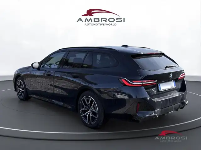 BMW 5 Series view 4