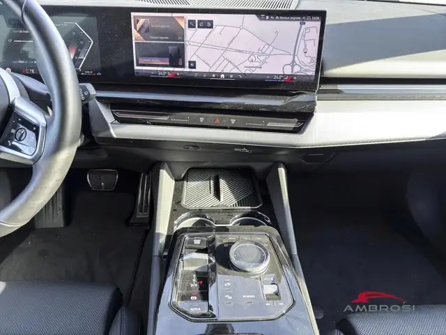 BMW 5 Series view 16