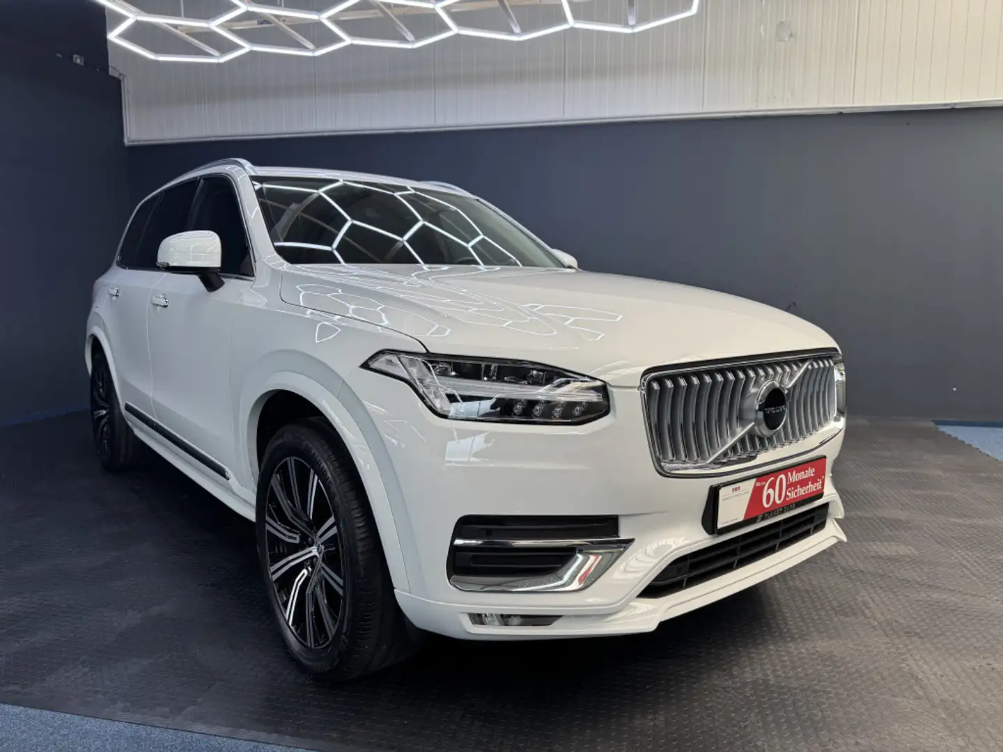 Volvo XC90 Inscription AWD*1.Hand*AHK*Traum-Zustand* White - 1