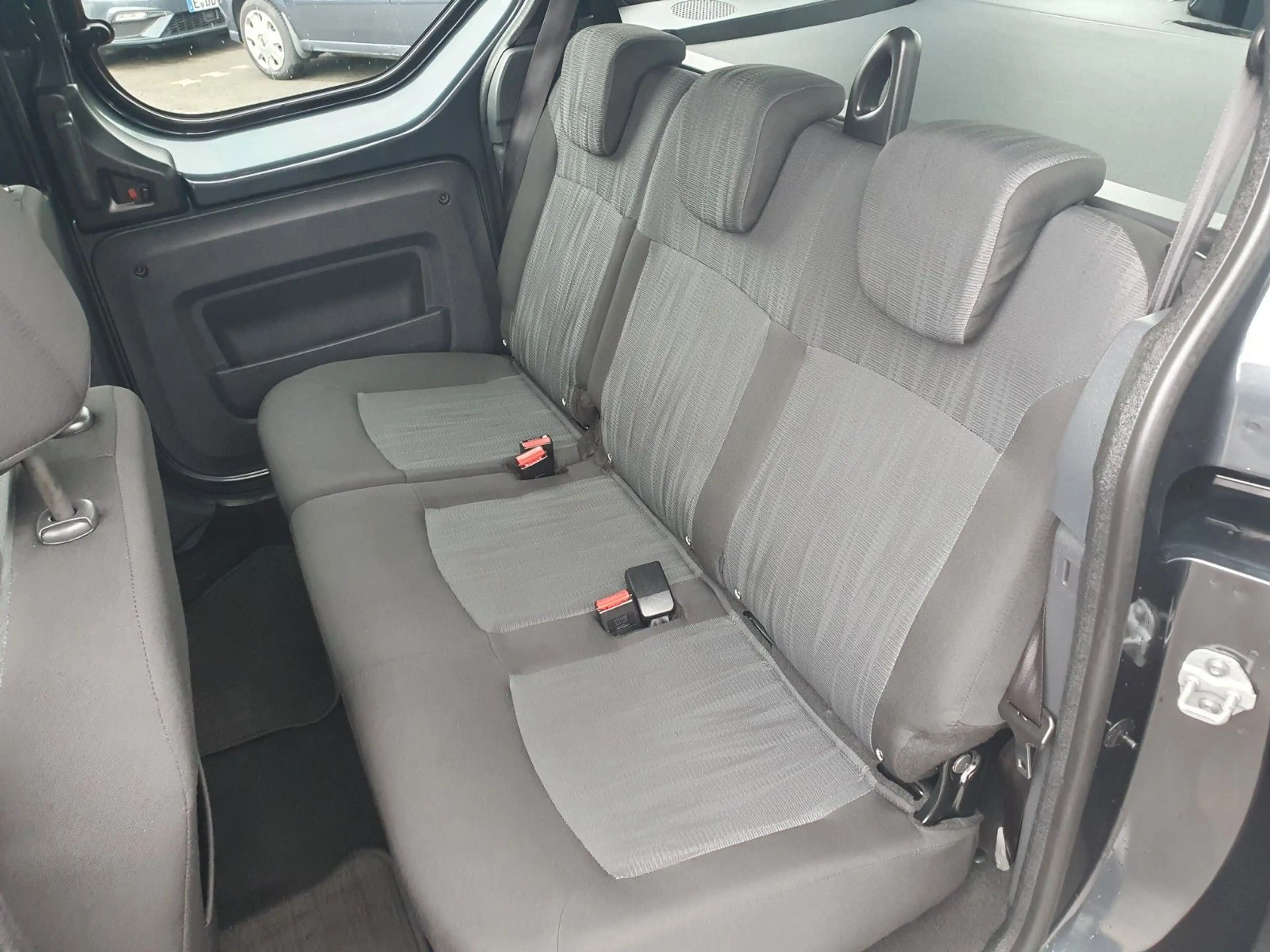 Dacia Dokker Lauréate GARANTIE KLIMA NAVI PDC TEMPOMAT — photo 13