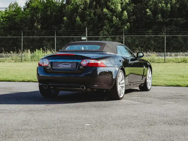 Jaguar XK view 12