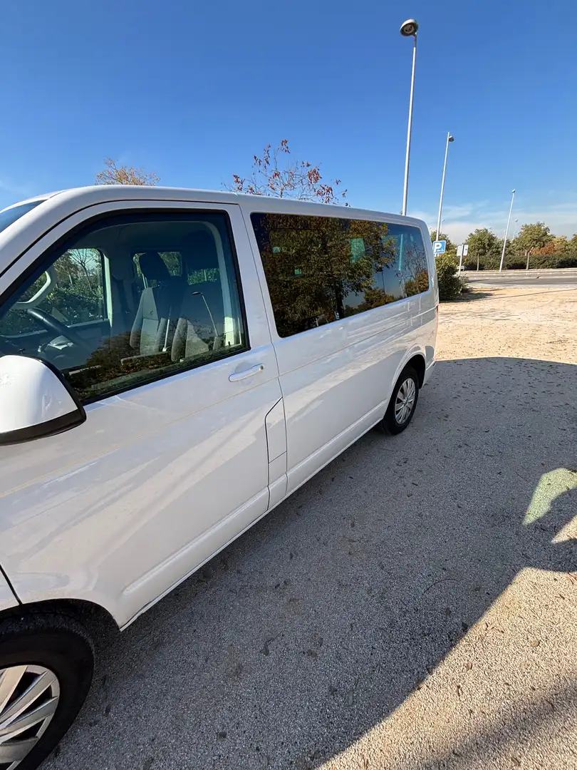 Volkswagen T6.1 Caravelle TrendLine 2.0 TDI 150 CV DSG Wit - 2