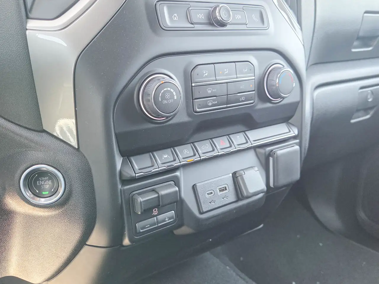 Chevrolet Silverado 1500 снимка Chevrolet Silverado 1500