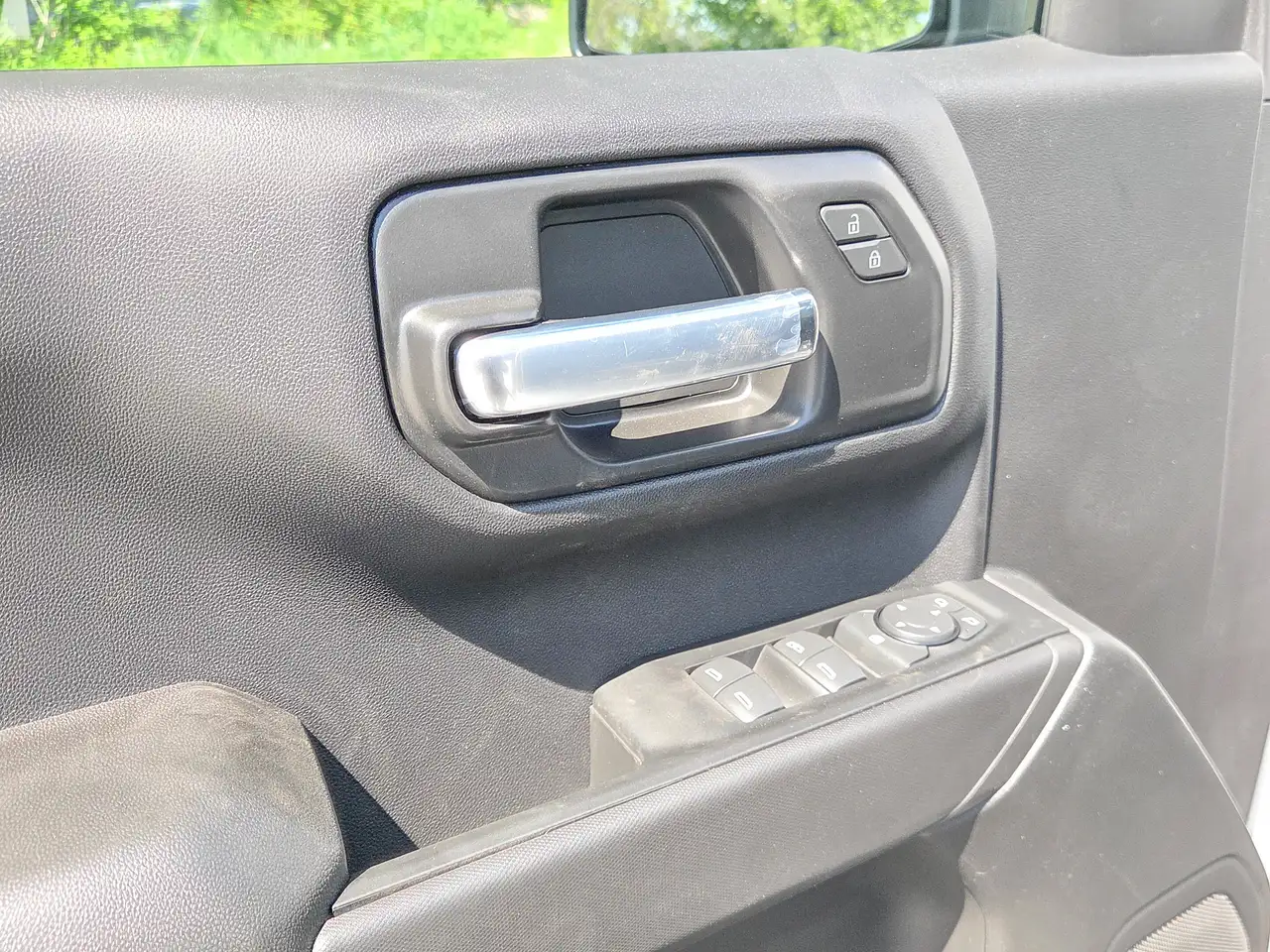 Chevrolet Silverado 1500 снимка Chevrolet Silverado 1500