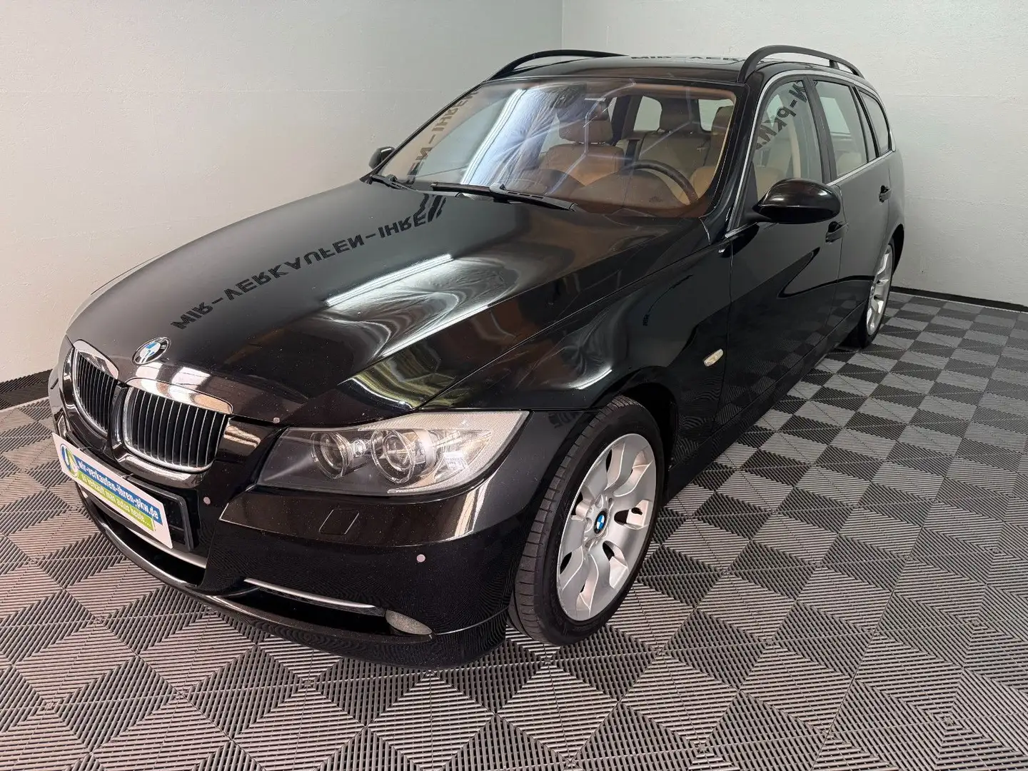 BMW 335 Touring Logic7 Pano Navi Keyless AHK Noir - 2