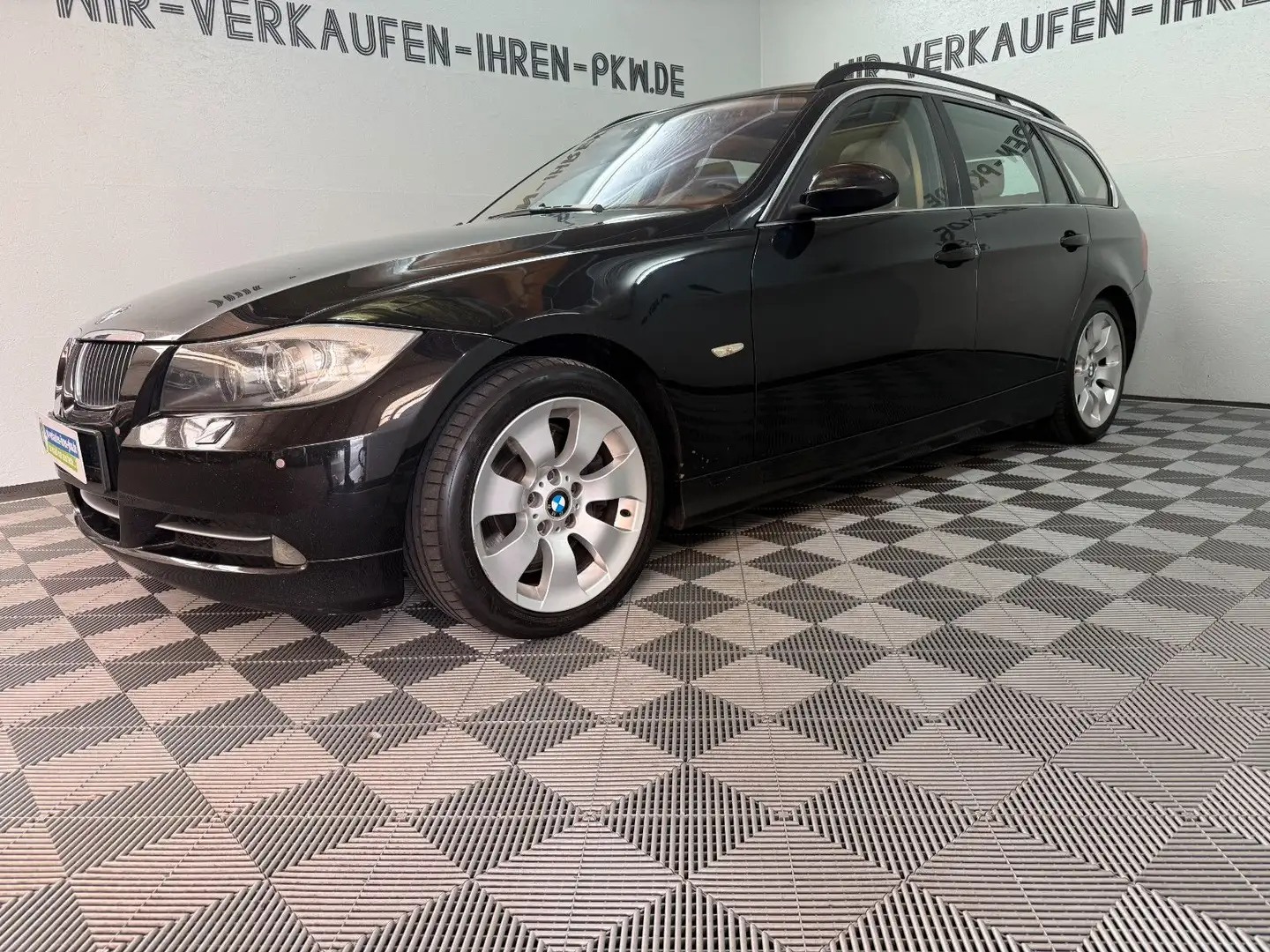 BMW 335 Touring Logic7 Pano Navi Keyless AHK Noir - 1