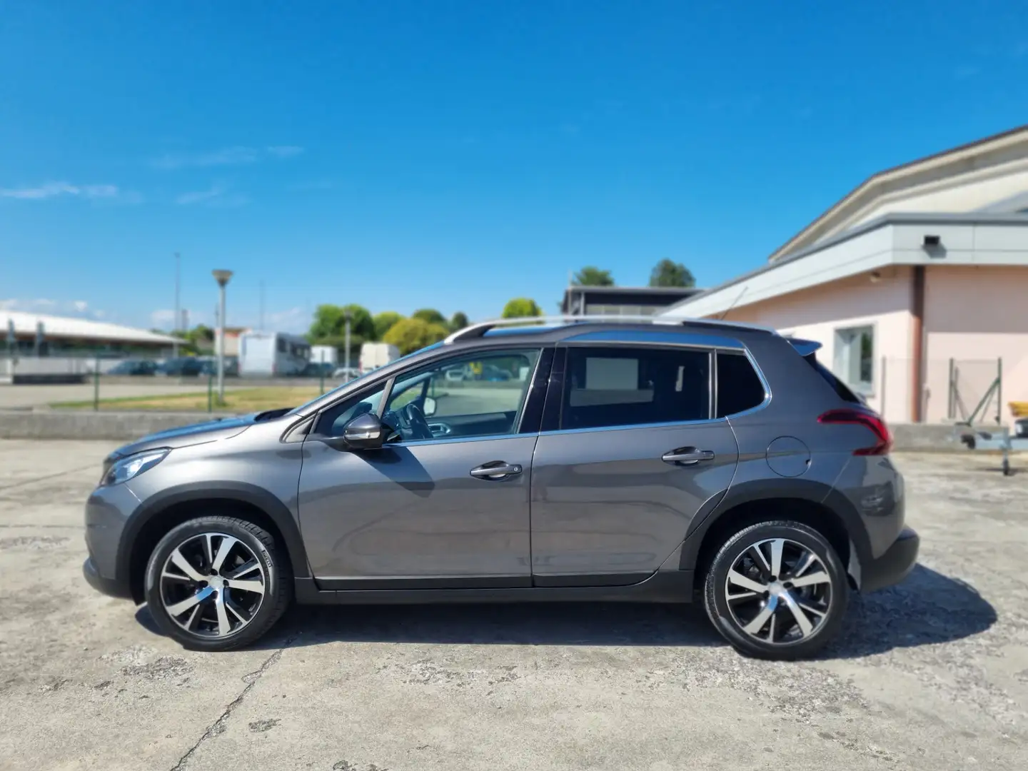 Peugeot 2008 PureTech Turbo 130 EAT6 S&S GT Line Gris - 2