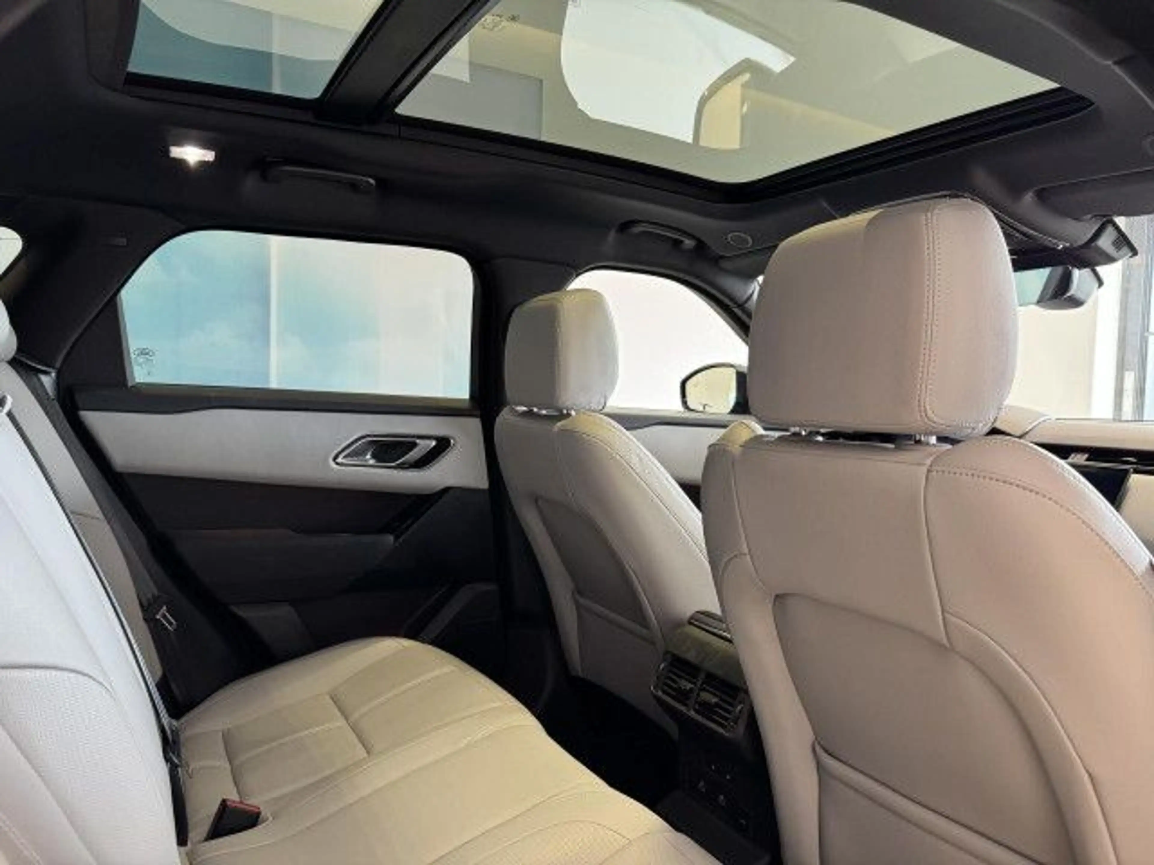 Land Rover Range Rover Velar D300 Dyn SE WinterPaket Pano 21" — photo 14