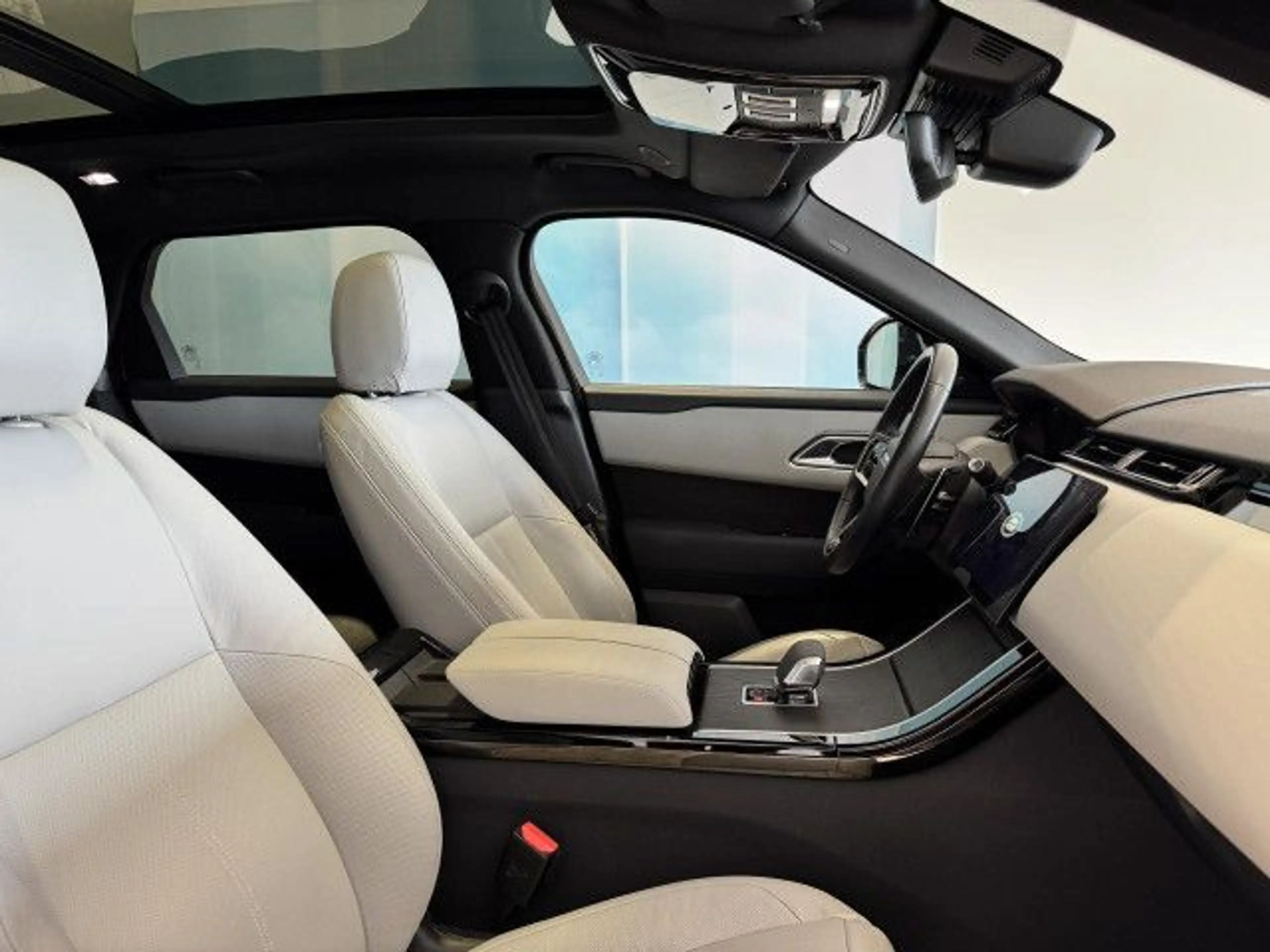 Land Rover Range Rover Velar D300 Dyn SE WinterPaket Pano 21" — photo 4