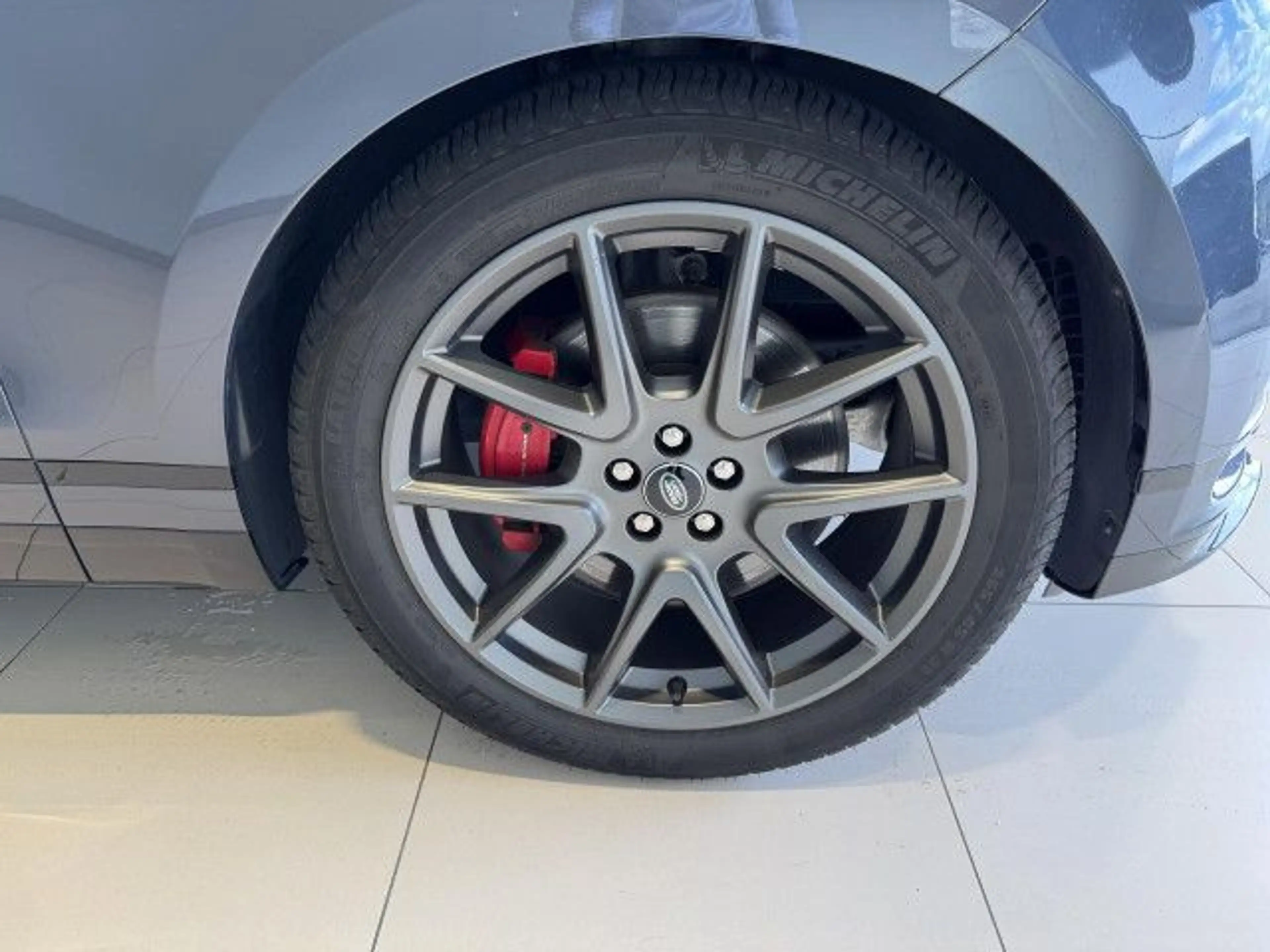 Land Rover Range Rover Velar D300 Dyn SE WinterPaket Pano 21" — photo 9