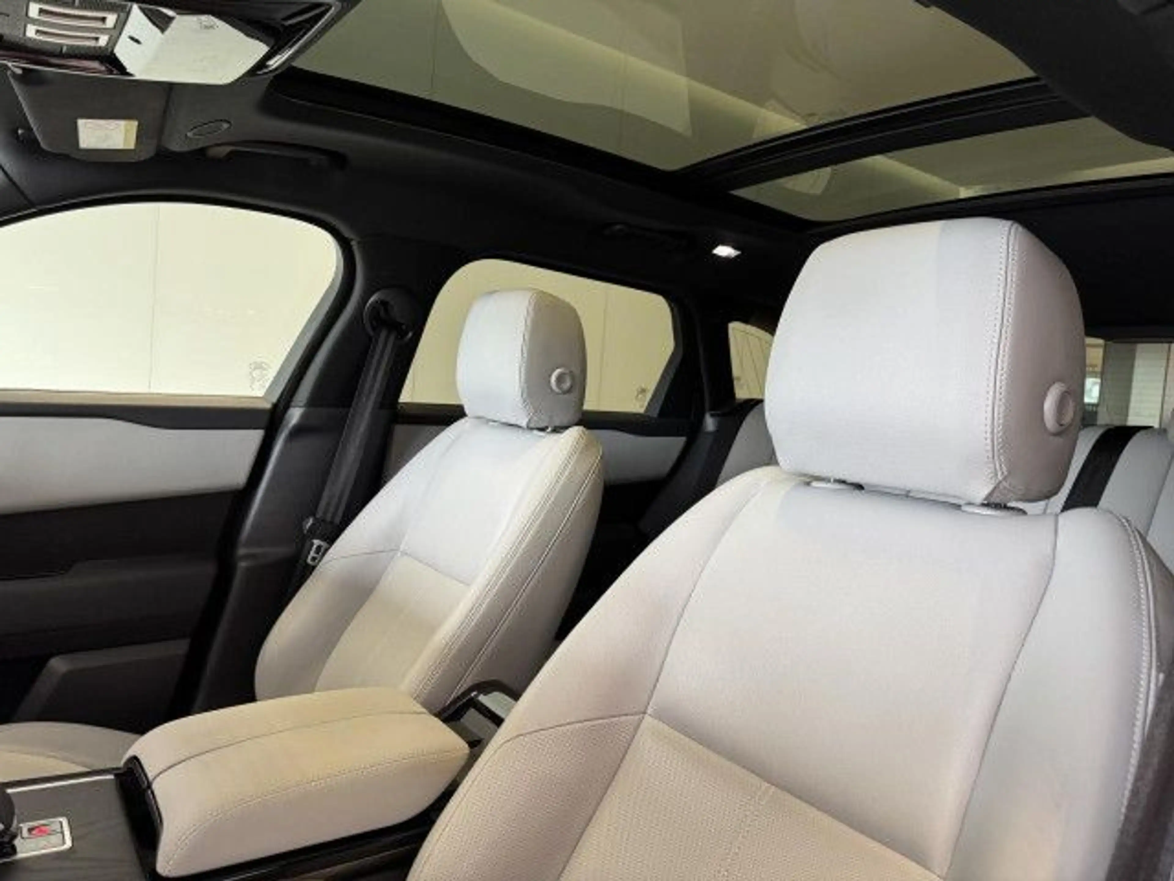 Land Rover Range Rover Velar D300 Dyn SE WinterPaket Pano 21" — photo 13