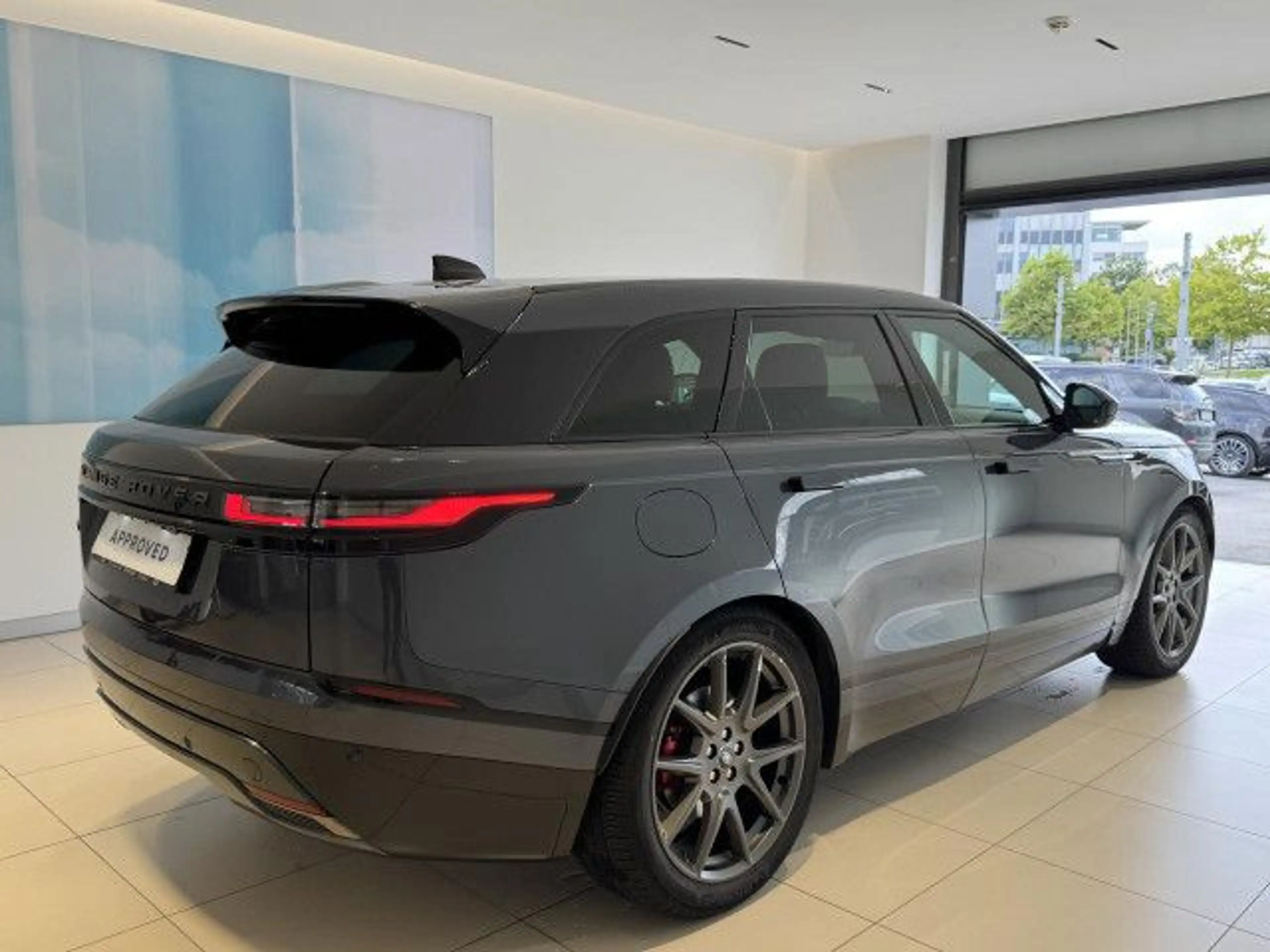 Land Rover Range Rover Velar D300 Dyn SE WinterPaket Pano 21" — photo 3