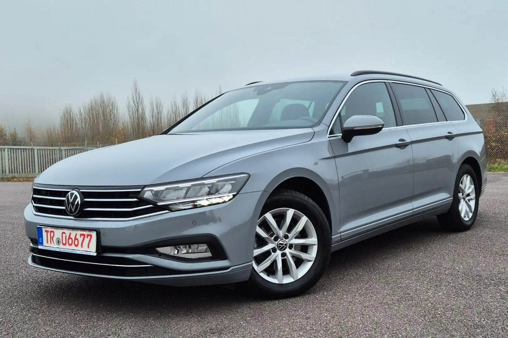Volkswagen Passat Variant Passat 2.0 TDI Variant Business, Navi, LED. Grau - 1