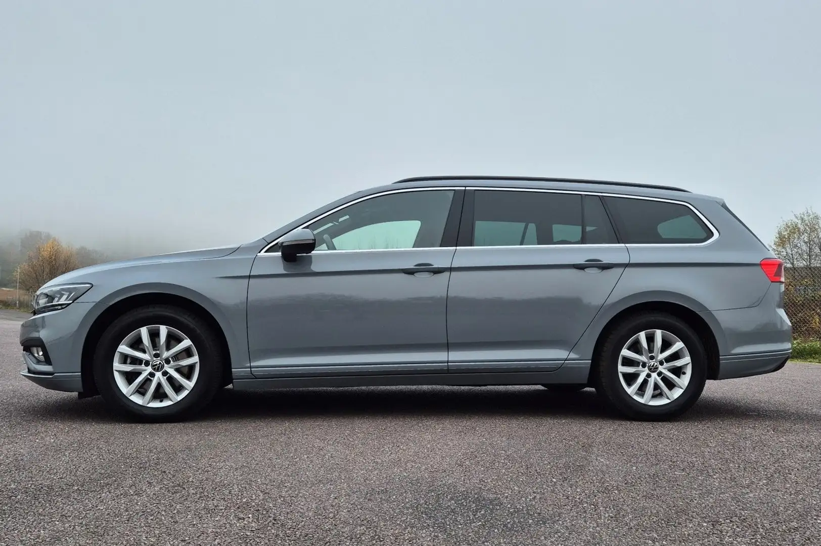 Volkswagen Passat Variant Passat 2.0 TDI Variant Business, Navi, LED. Grau - 2
