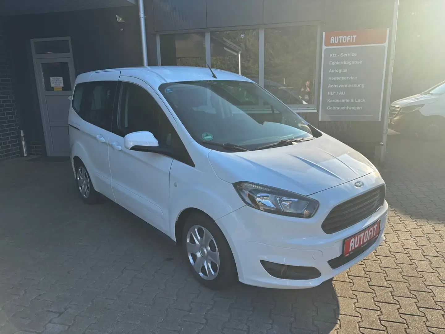 Ford Tourneo Courier Trend 1Hand Weiß - 1