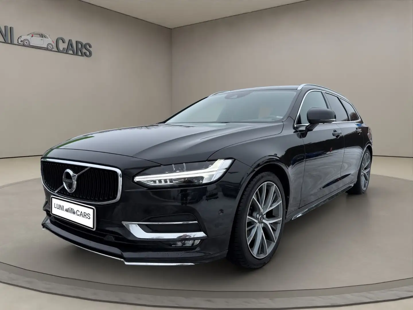 Volvo V90 Kombi Momentum Aut / Standhzg / LED / 360 Schwarz - 1