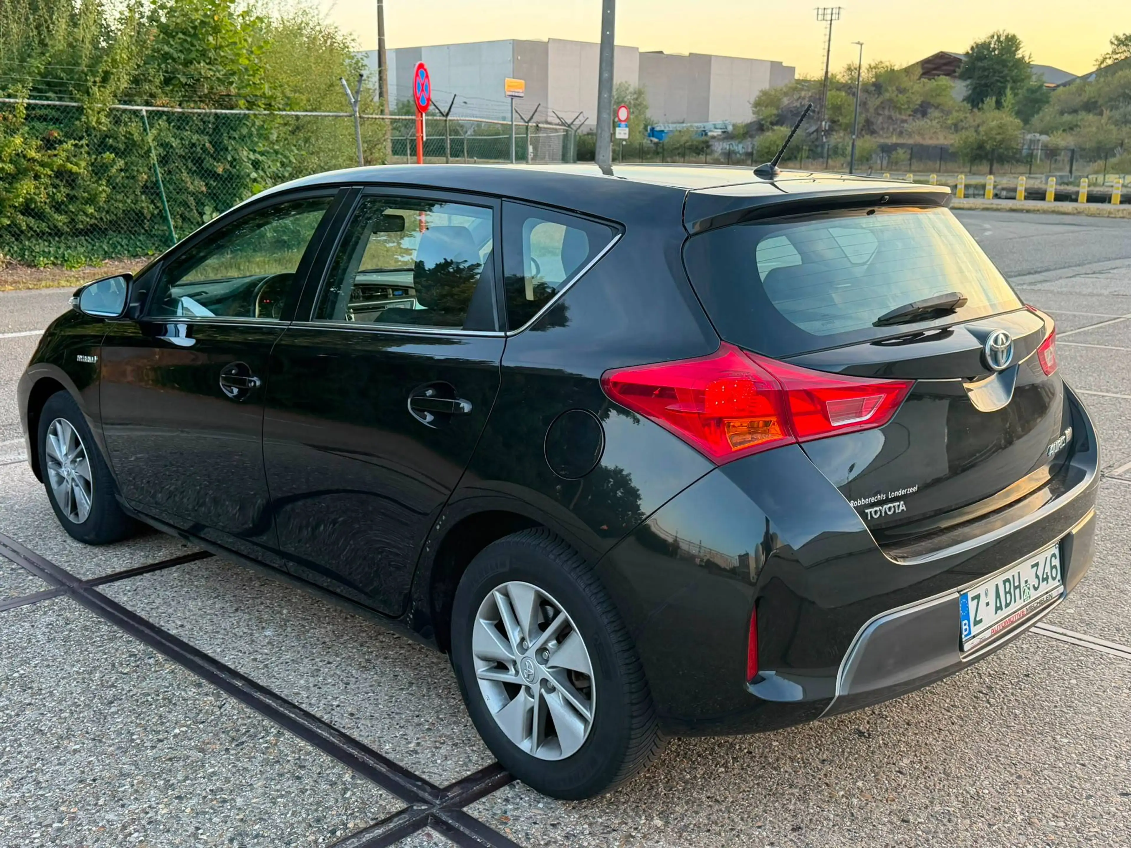 Toyota Auris Auris HEV 1.8i HSD Comfort CVT — photo 4