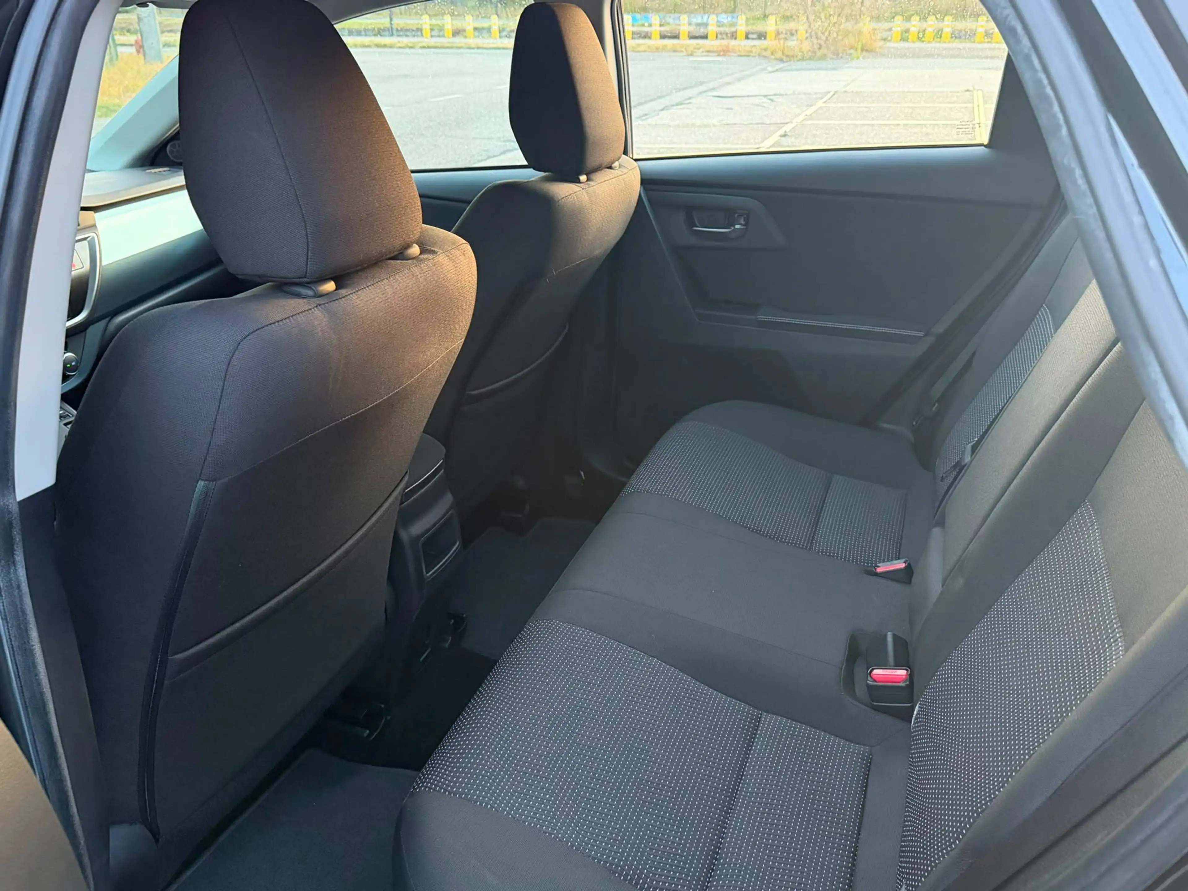 Toyota Auris Auris HEV 1.8i HSD Comfort CVT — photo 8