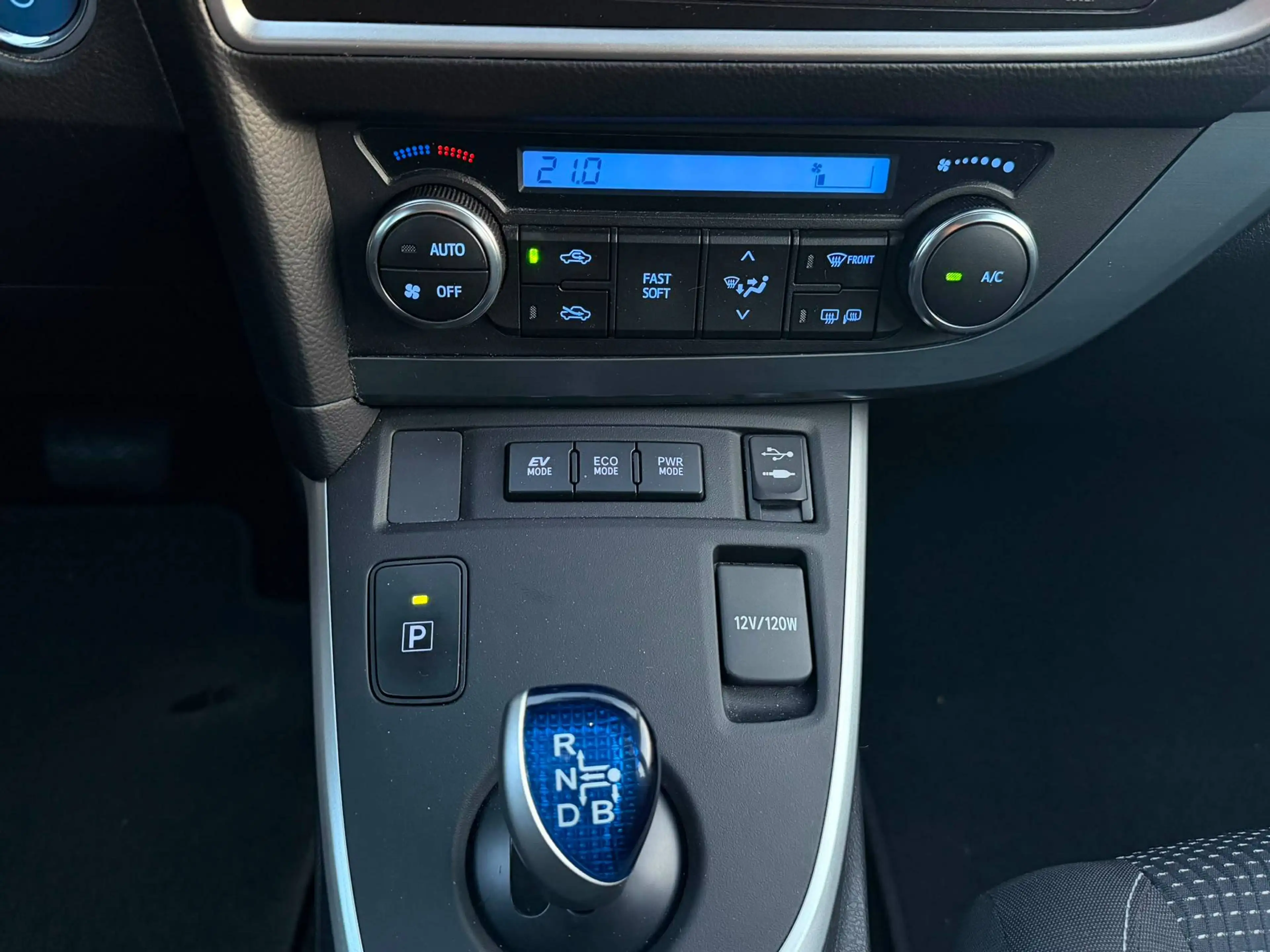 Toyota Auris Auris HEV 1.8i HSD Comfort CVT — photo 13