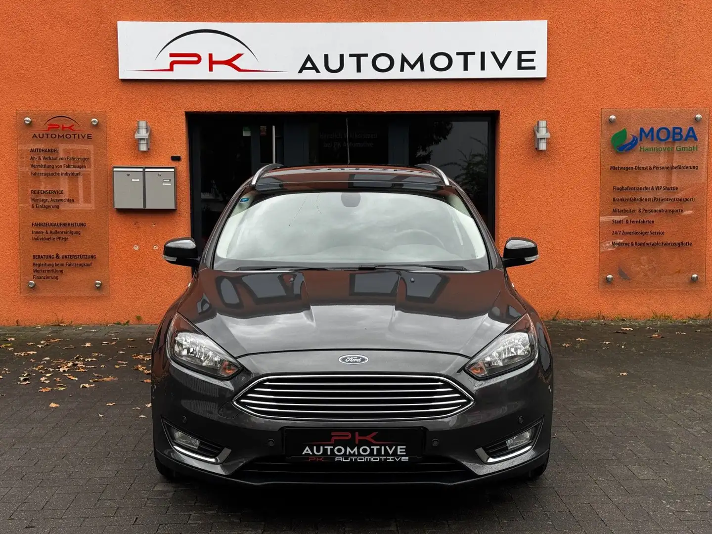 Ford Focus Turnier Titanium 1.0 EcoBoost* Grau - 1