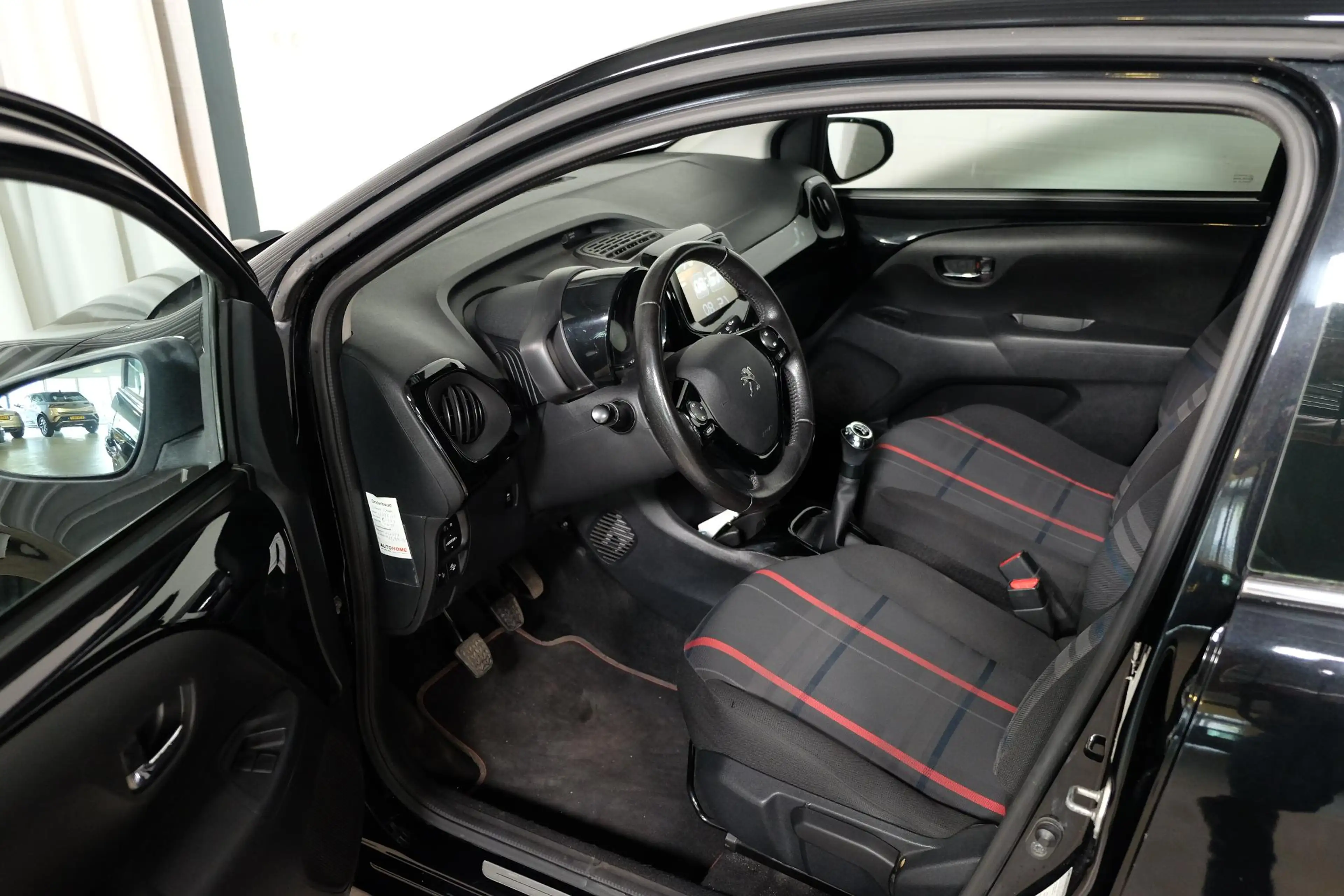 Peugeot 108 1.2 Puretech GT-Line — photo 12