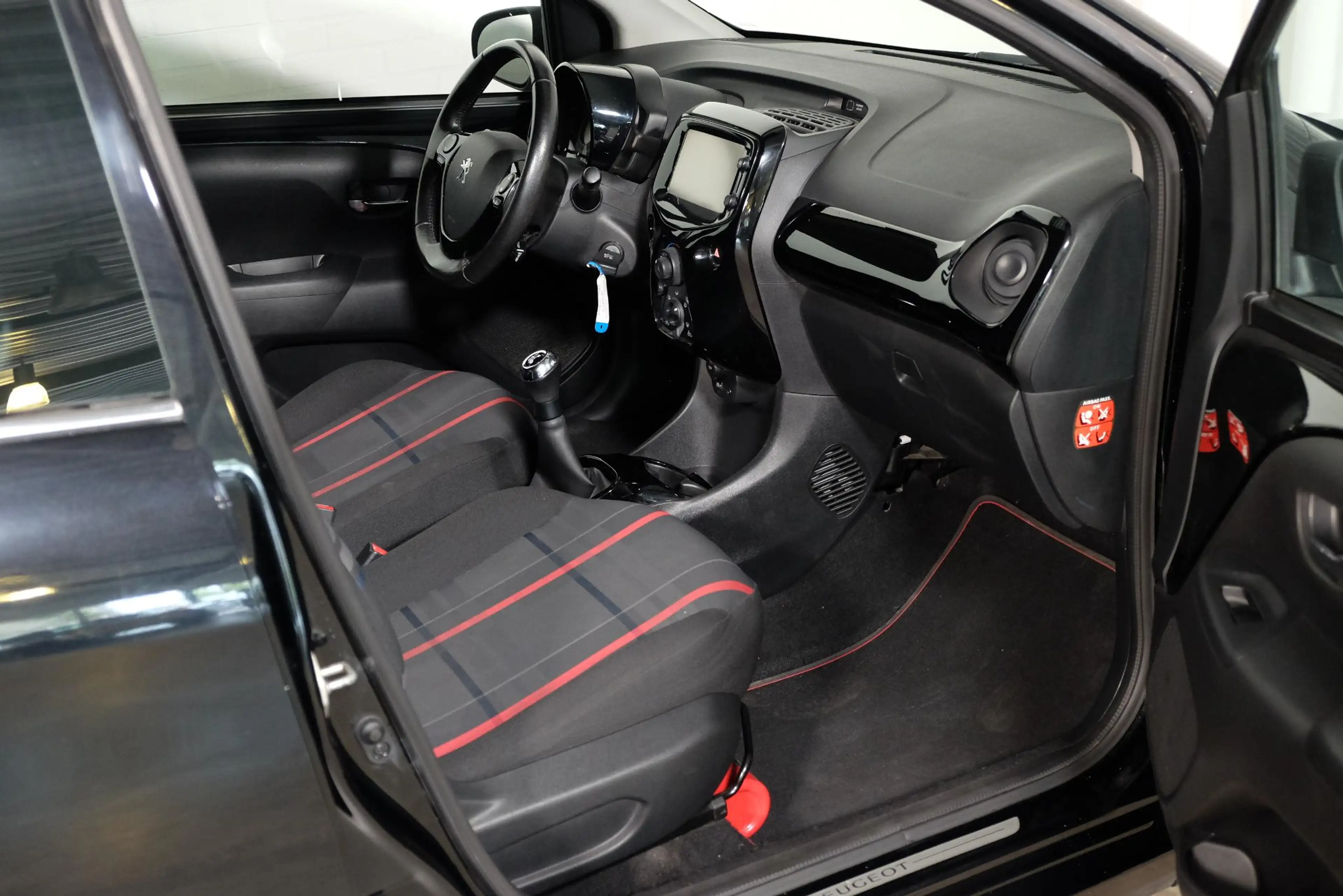 Peugeot 108 1.2 Puretech GT-Line — photo 16