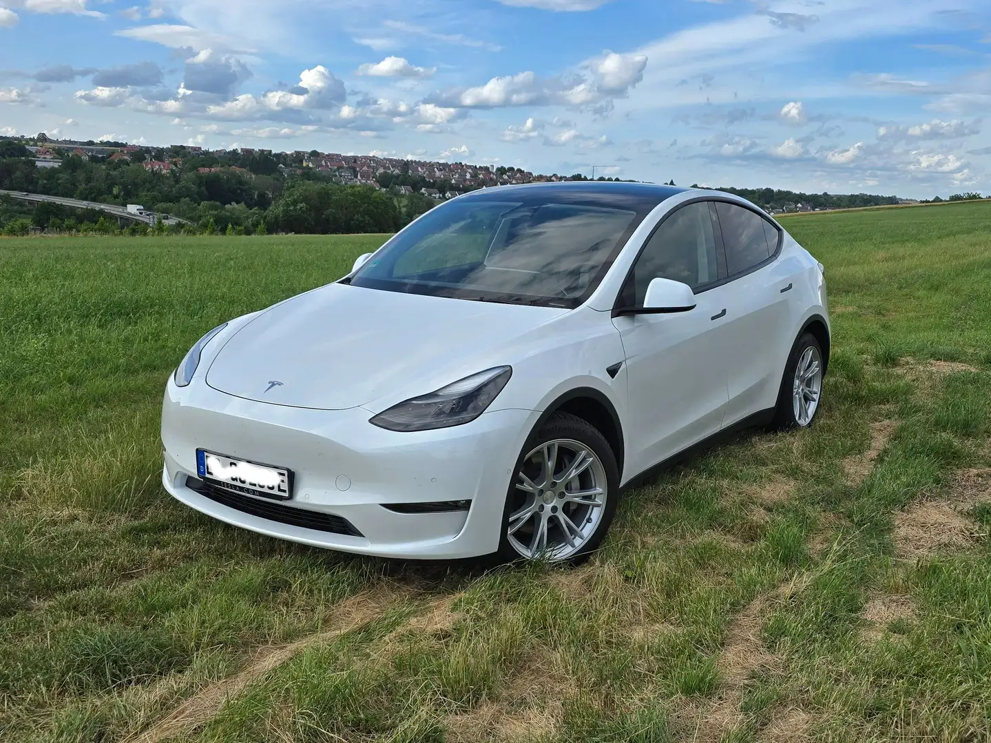Tesla Model Y Model Y Long Range Dual Motor AWD enh. AP und AHK Weiß - 2