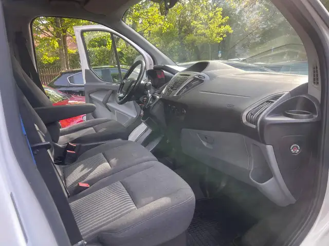Ford Transit Custom view 12