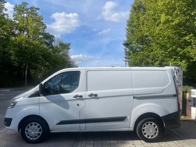 Ford Transit Custom view 2