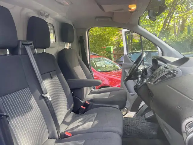 Ford Transit Custom view 13