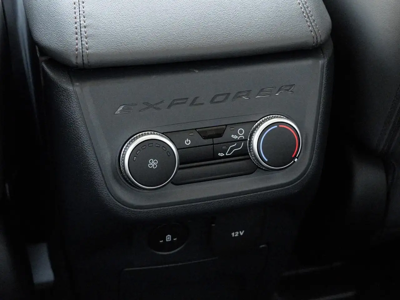 Ford Explorer photo Ford Explorer