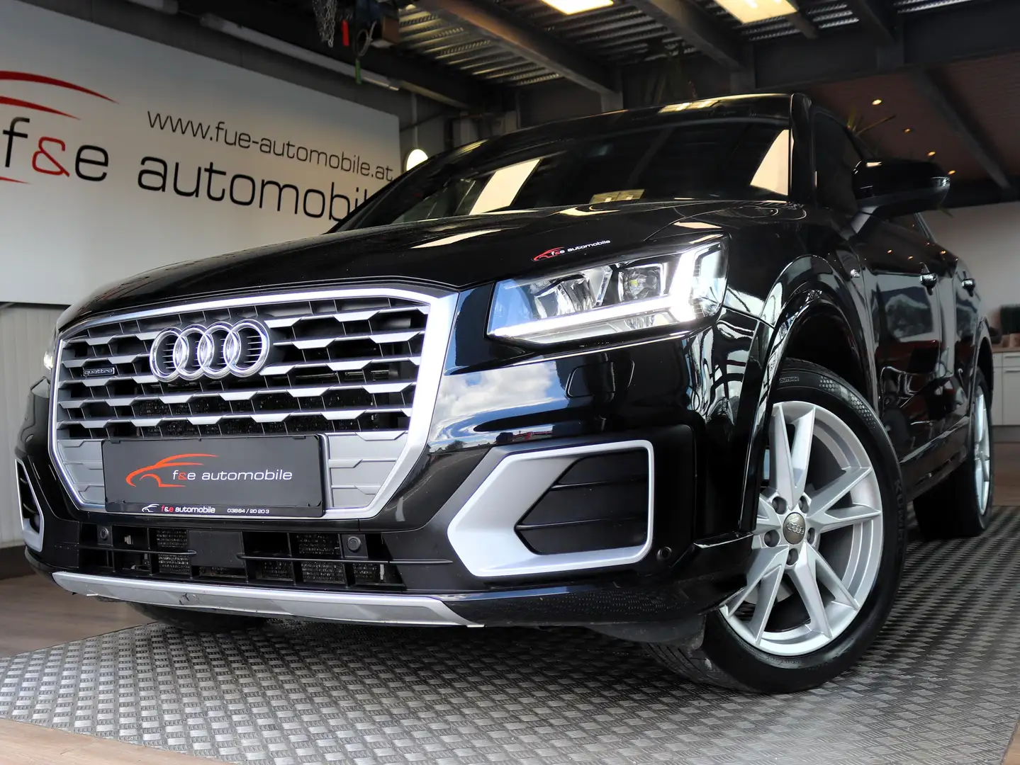 Audi Q2 2,0 TDI Sport quattro Schwarz - 1