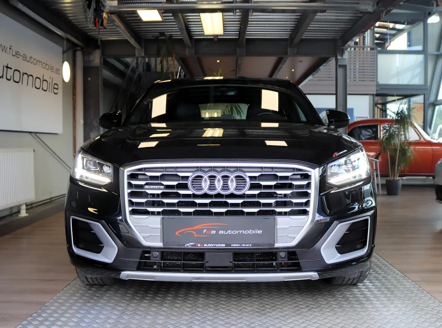 Audi Q2 2,0 TDI Sport quattro Schwarz - 2