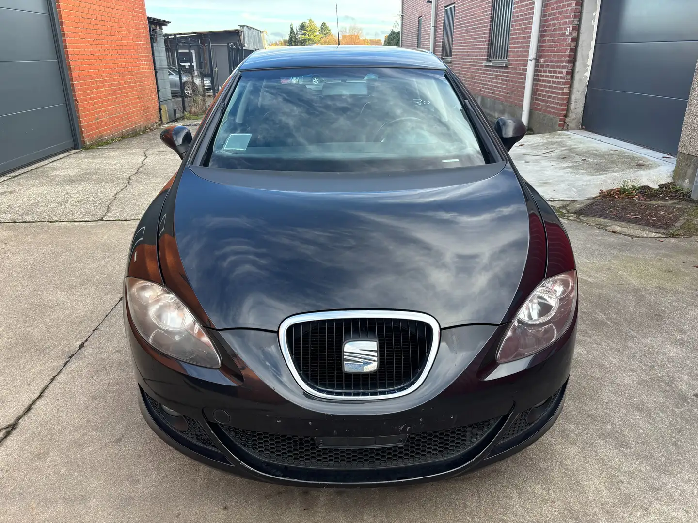 SEAT Leon Leon 2.0i 16v FSI Stylance Tiptronic Zwart - 1