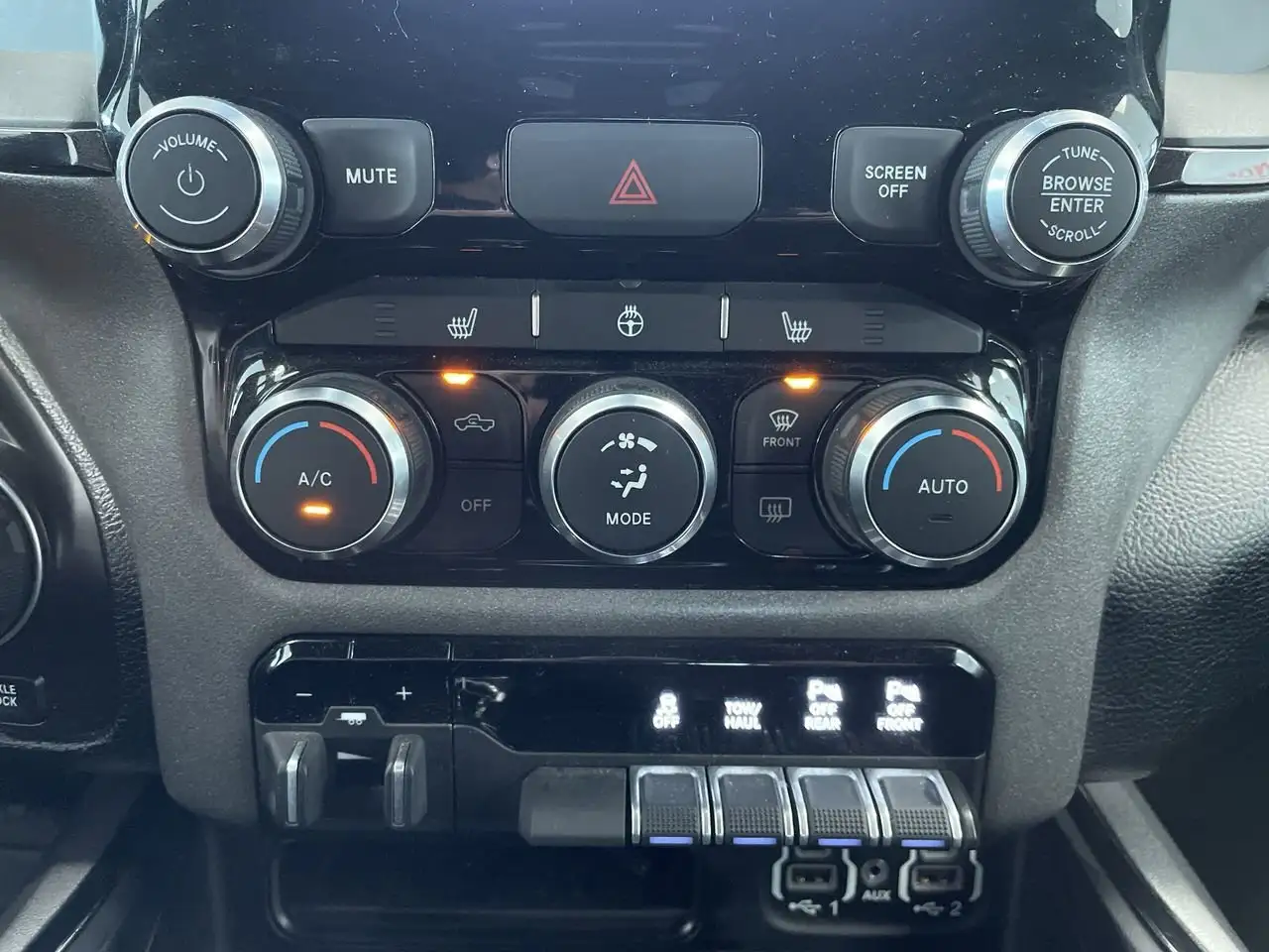 RAM 1500 снимка RAM 1500