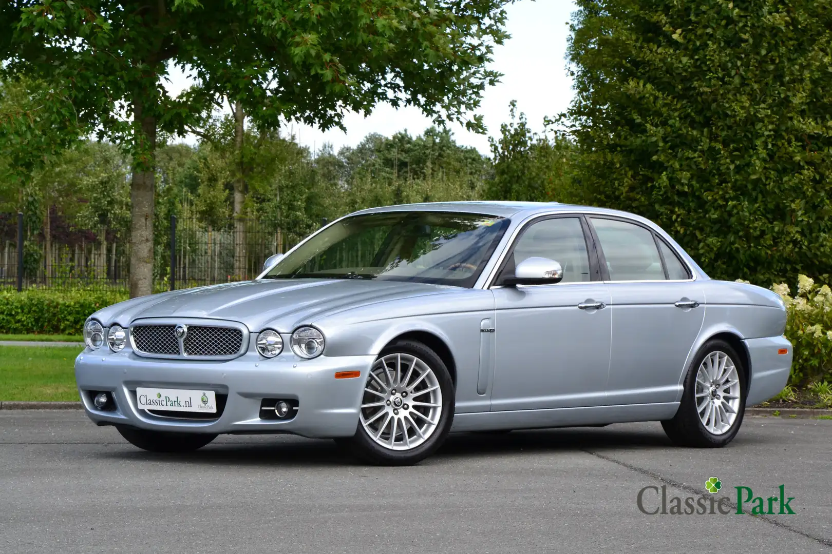 Jaguar XJ8 3.5 V8 Executive Grijs - 1