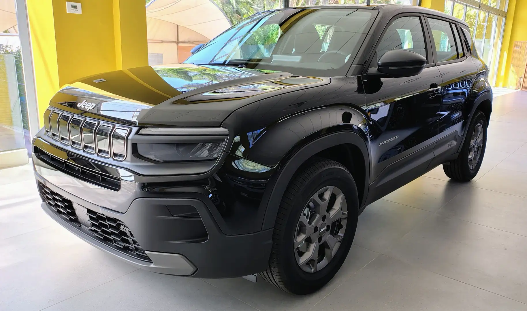 Jeep Avenger 1.2 Turbo Longitude Zwart - 1