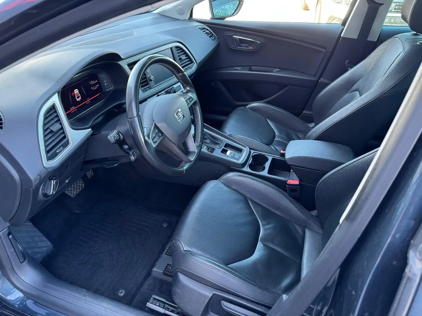 SEAT Leon ST Style 4Drive Pano Car Play AHK Virtual Gris - 2