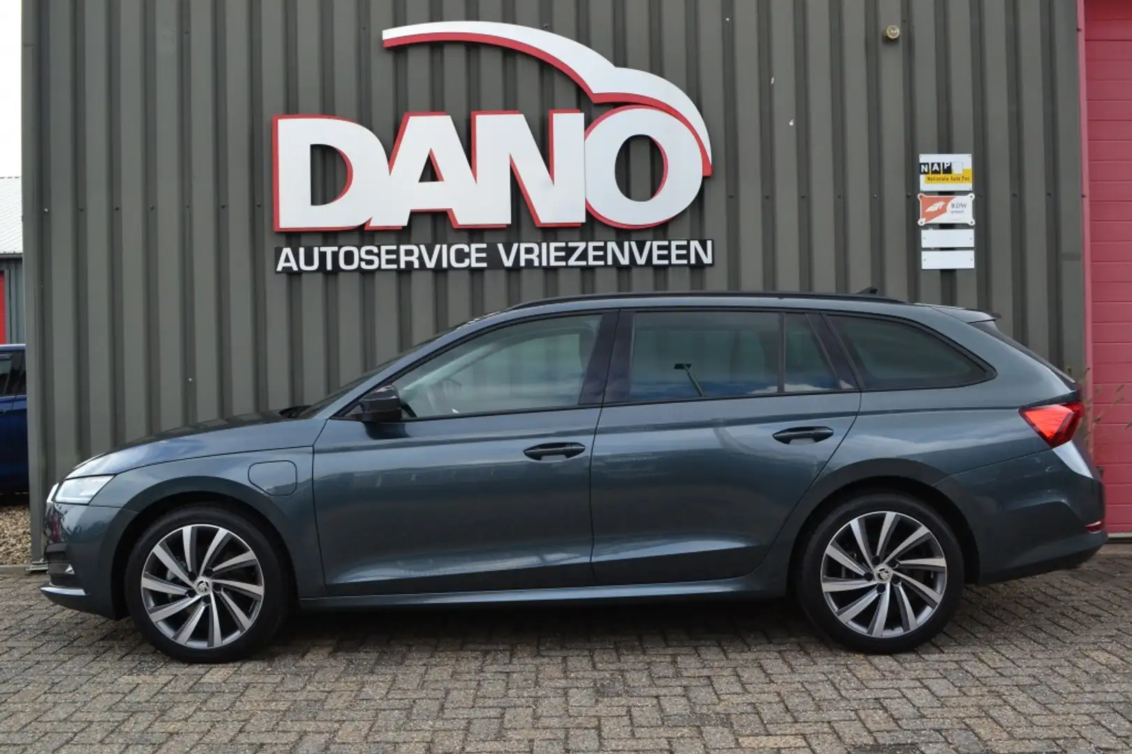 Skoda Octavia Combi 1.4 TSI iV Business Edition LED/Carplay/18'' Gris - 2