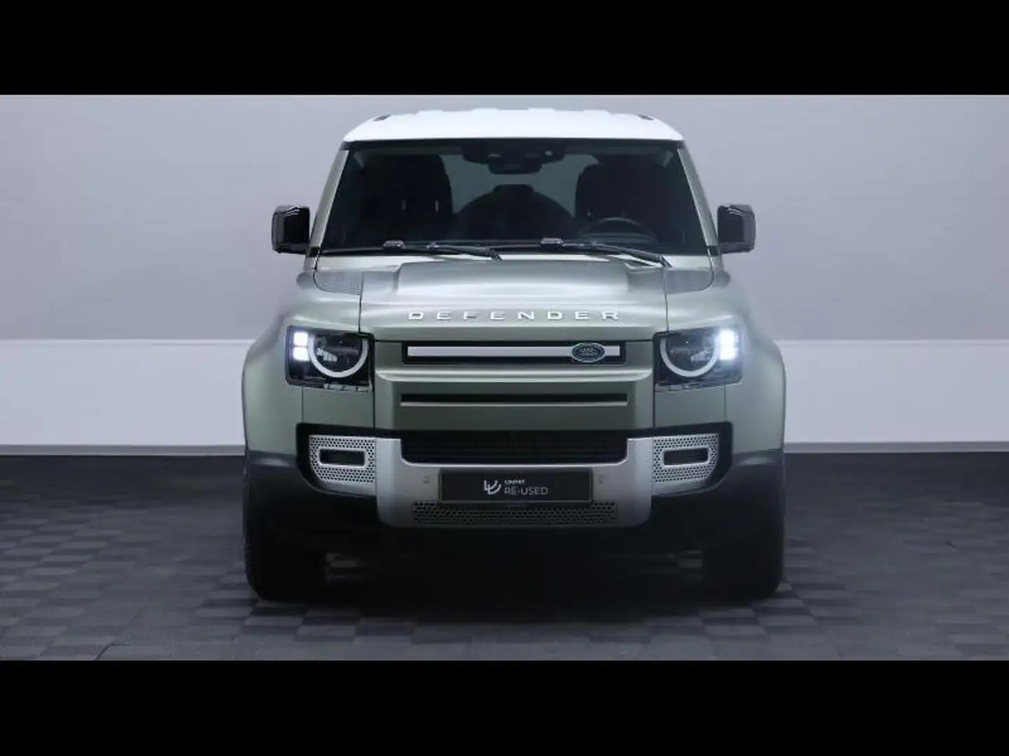 Land Rover Defender 110 D240 SE Auto Grün - 2