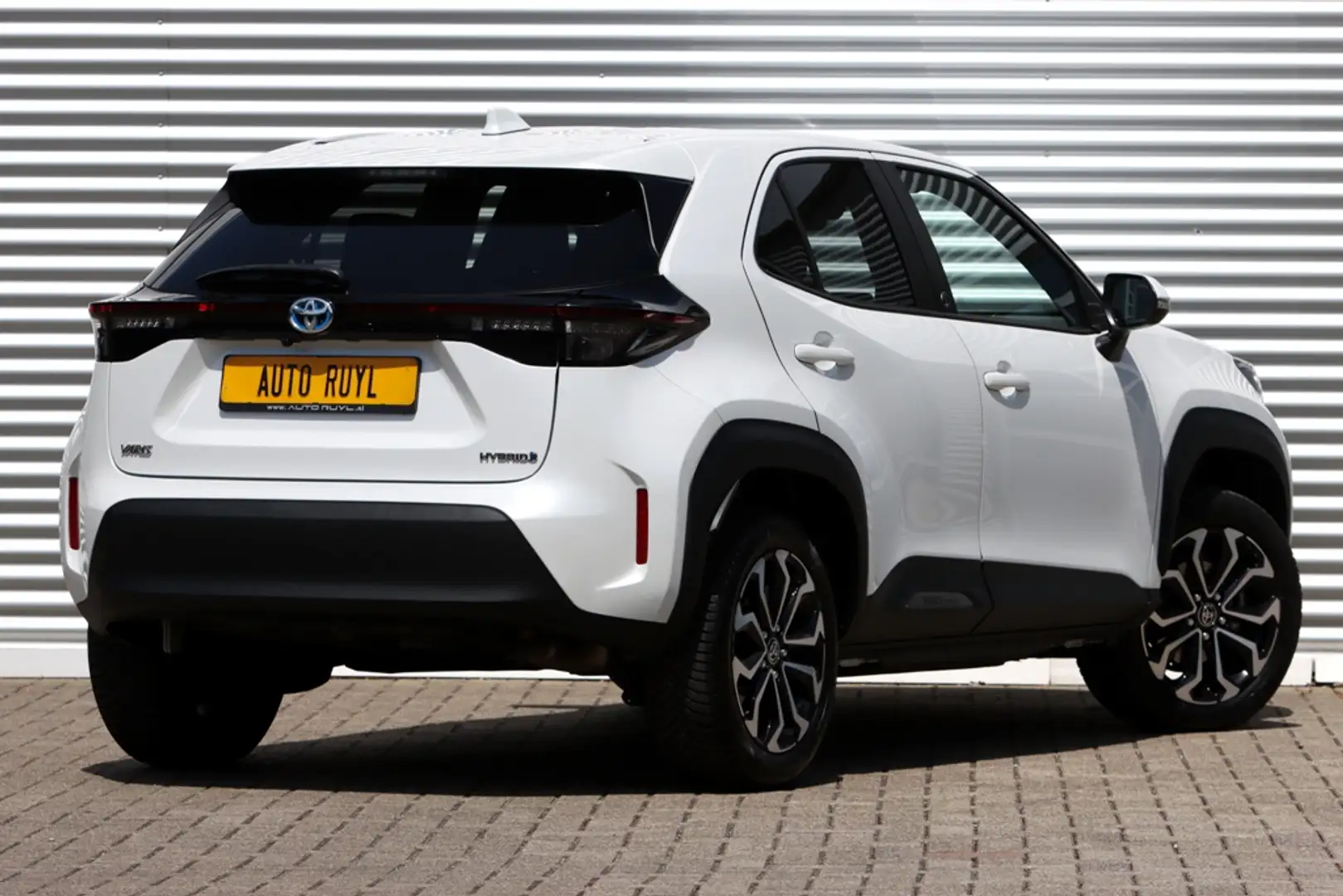 Toyota Yaris Cross 1.5 Hybrid Team-D Wit-parelmoer / Winter Pack / Na Blanc - 2