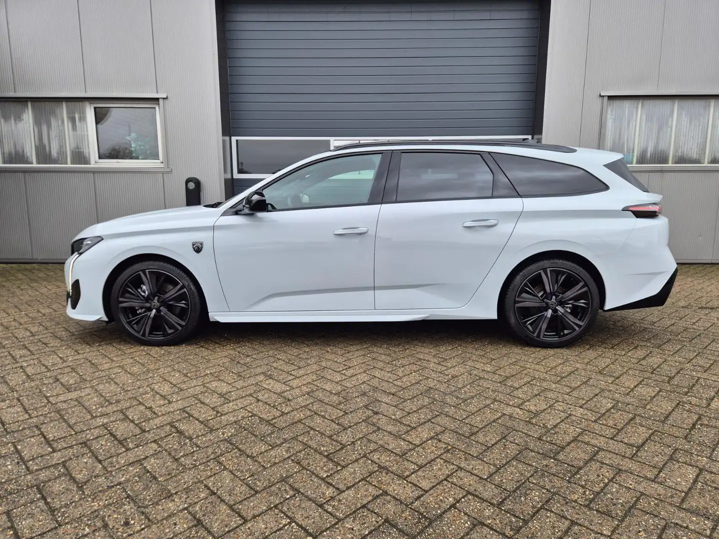 Peugeot 308 SW  GT Exclusive 1.2 Hybrid 145PS Automatik Mat... Weiß - 2